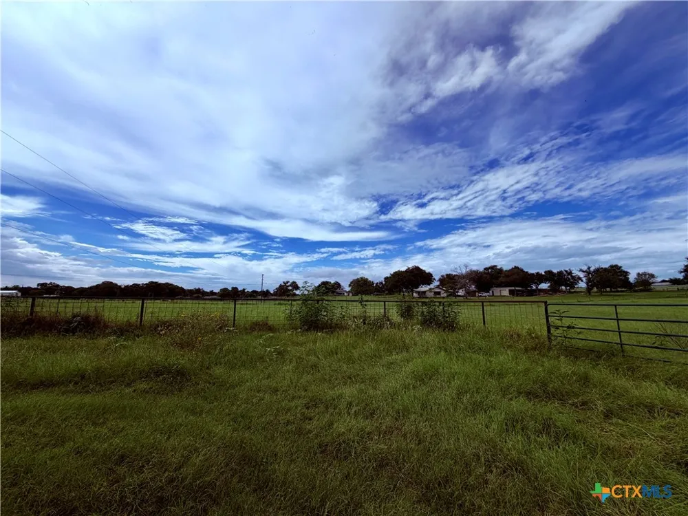 17 County Road 236A Gonzales, TX 78629