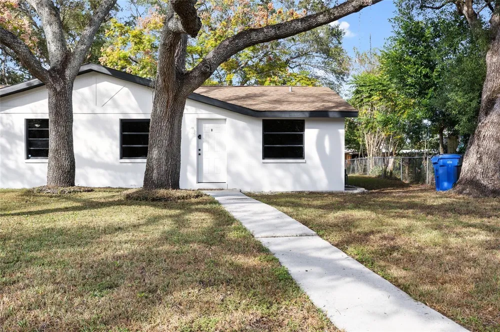 1220 E 142ND AVENUE #B Tampa, FL 33613