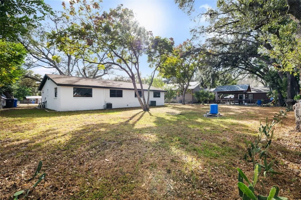 1220 E 142ND AVENUE #B Tampa, FL 33613
