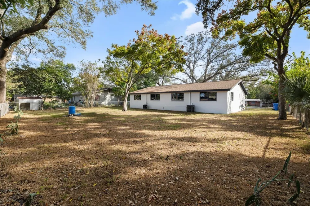1220 E 142ND AVENUE #B Tampa, FL 33613