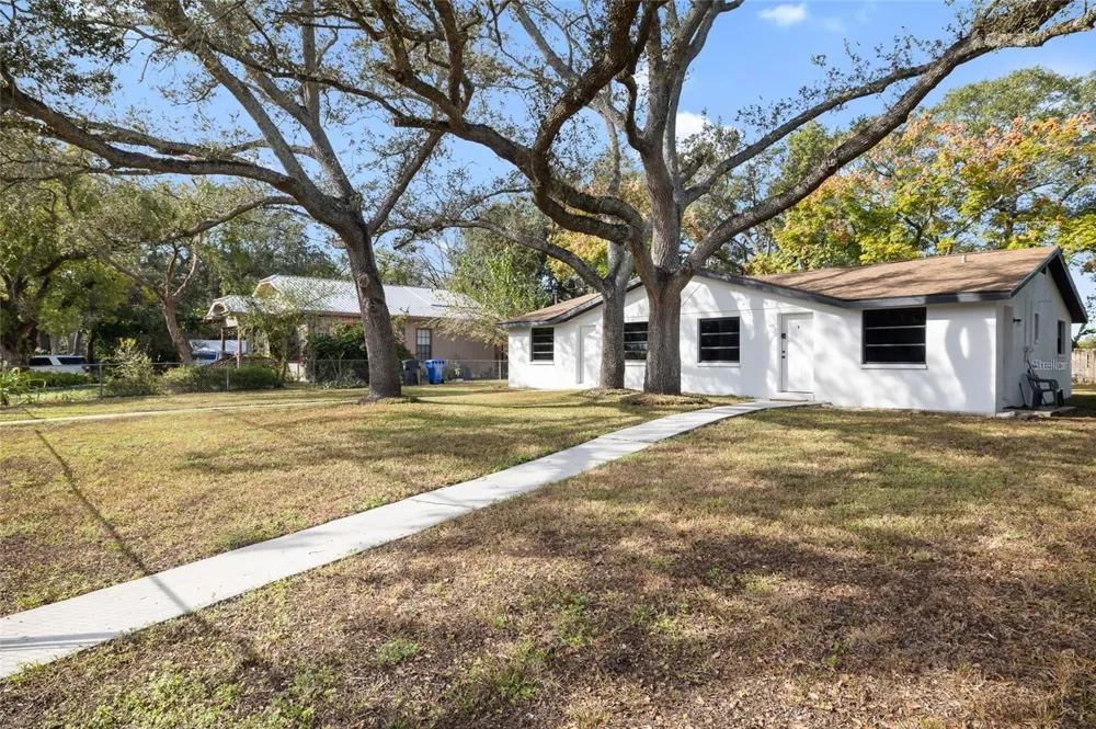 1220 E 142ND AVENUE #B Tampa, FL 33613