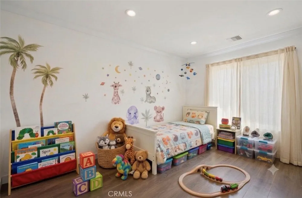 7720 Ensign Avenue Sun Valley, CA 91352