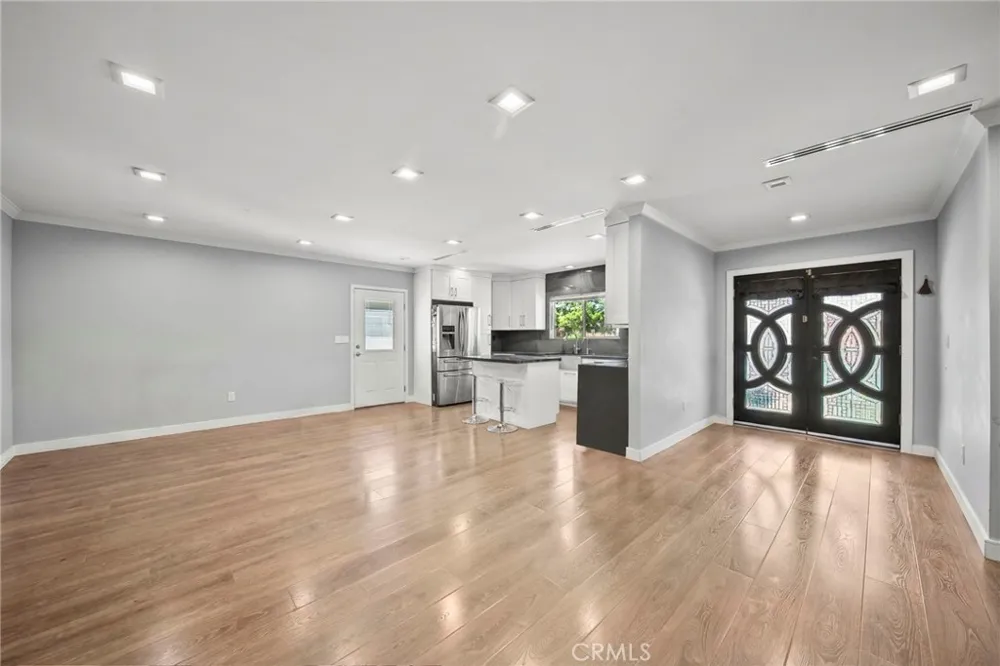 7720 Ensign Avenue Sun Valley, CA 91352