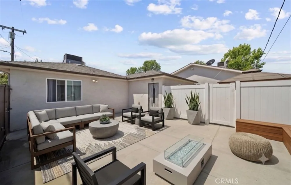 7720 Ensign Avenue Sun Valley, CA 91352