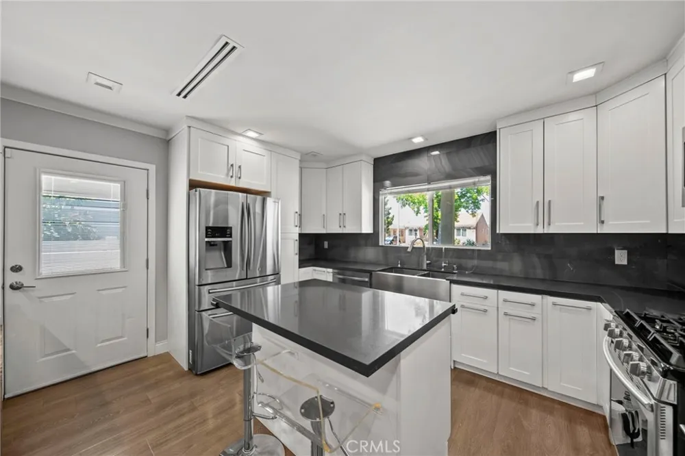 7720 Ensign Avenue Sun Valley, CA 91352