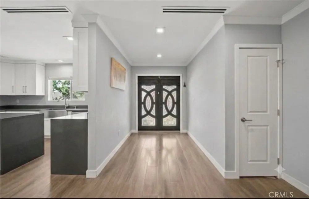 7720 Ensign Avenue Sun Valley, CA 91352
