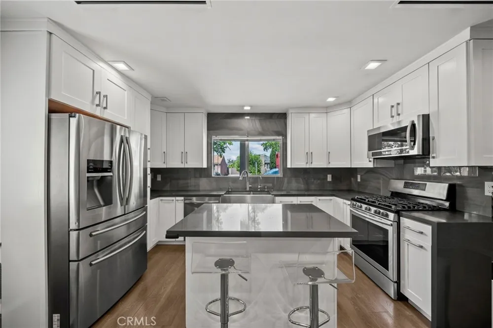 7720 Ensign Avenue Sun Valley, CA 91352