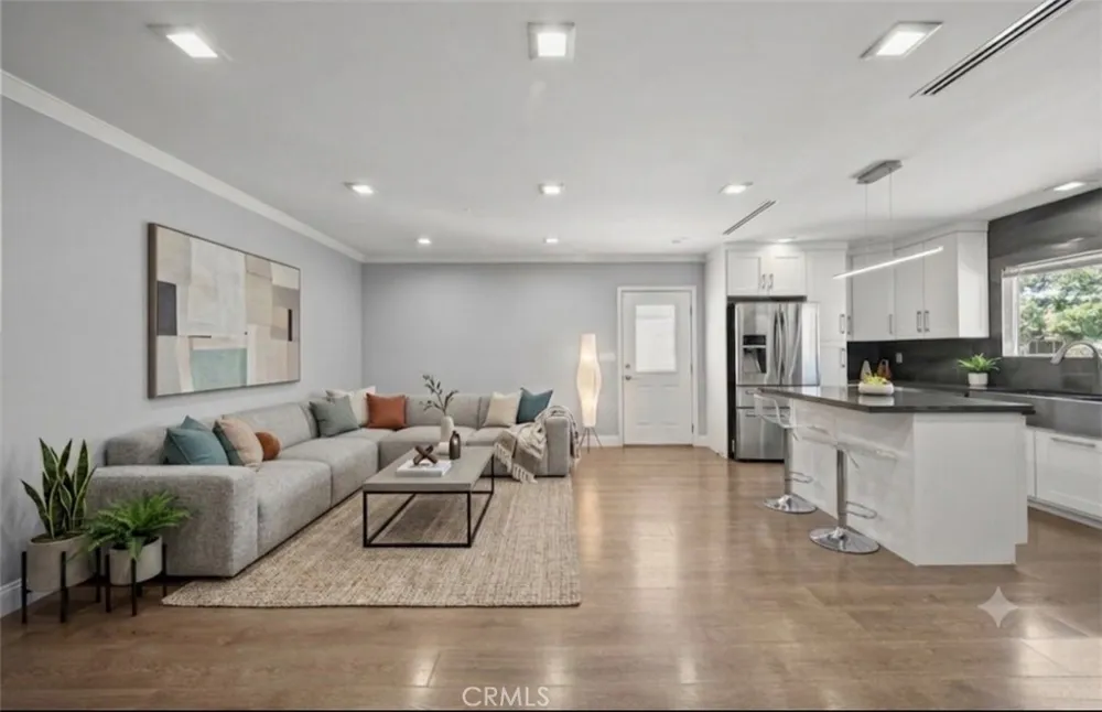 7720 Ensign Avenue Sun Valley, CA 91352