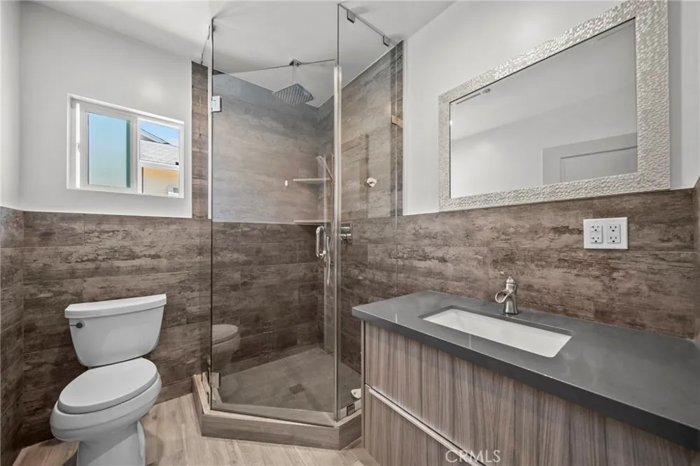 7720 Ensign Avenue Sun Valley, CA 91352