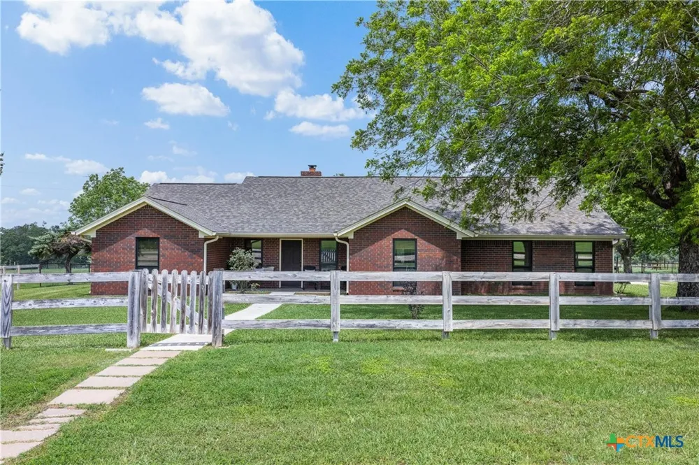 1016 County Road 306 Rockdale, TX 76567