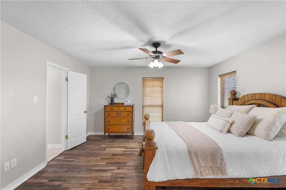 1016 County Road 306 Rockdale, TX 76567