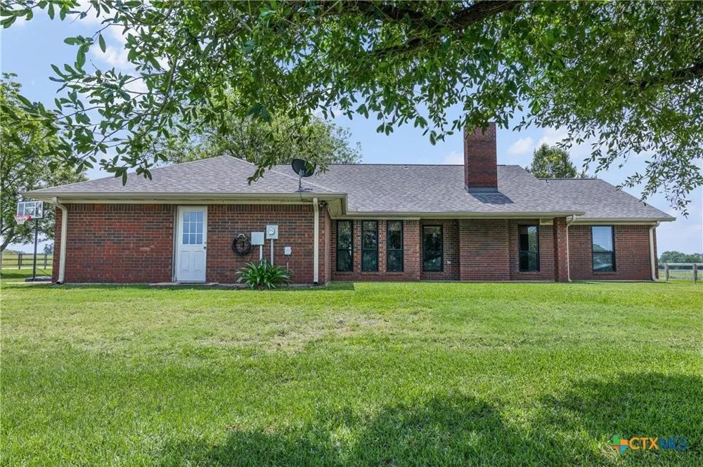 1016 County Road 306 Rockdale, TX 76567