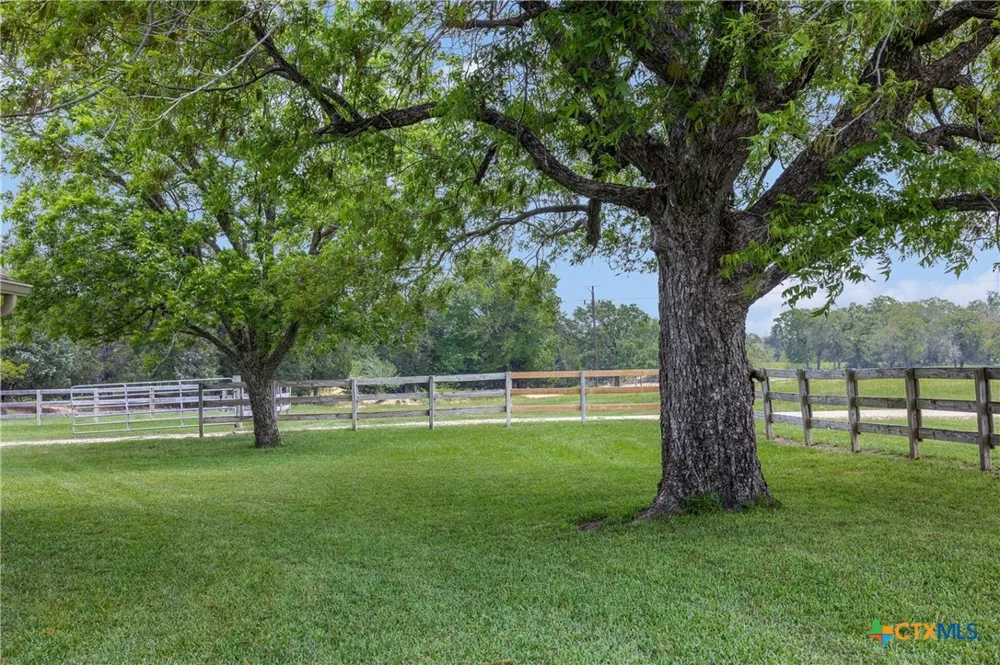 1016 County Road 306 Rockdale, TX 76567