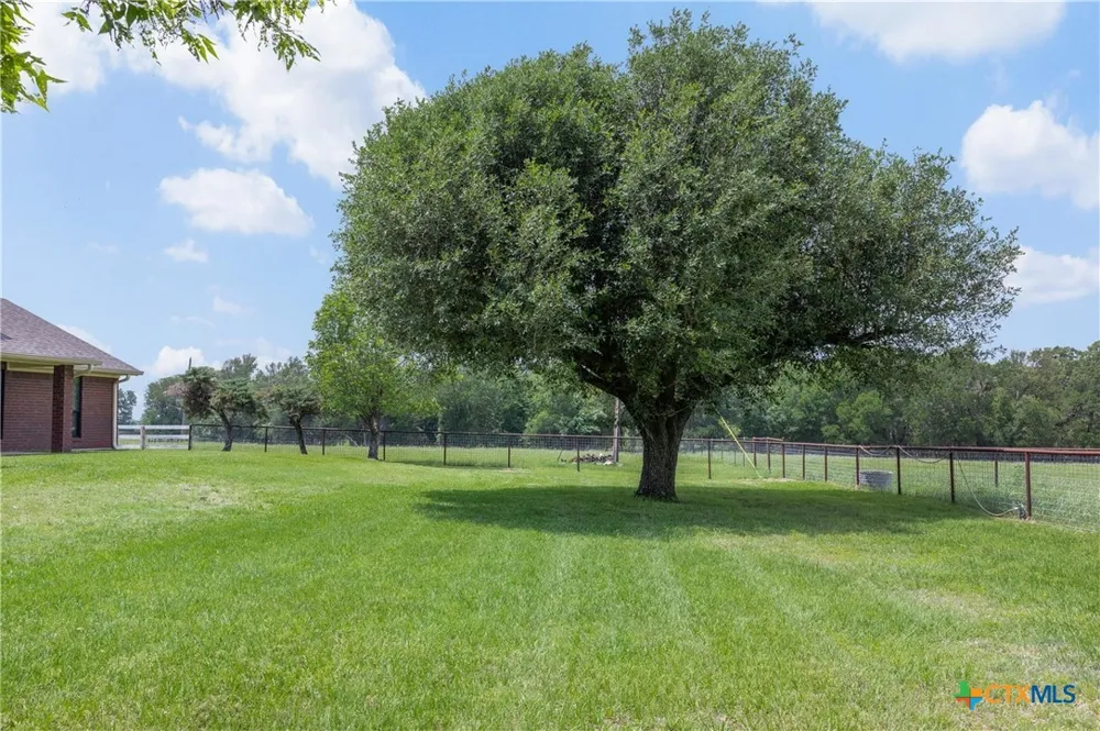 1016 County Road 306 Rockdale, TX 76567
