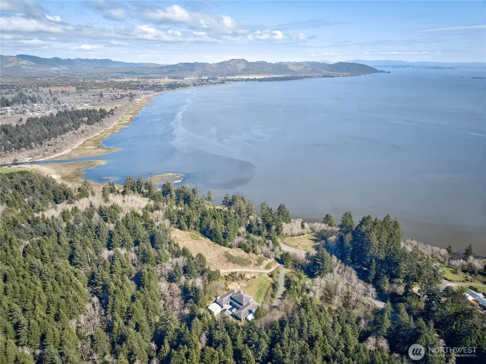 1740 State Route 101 Ilwaco, WA 98624