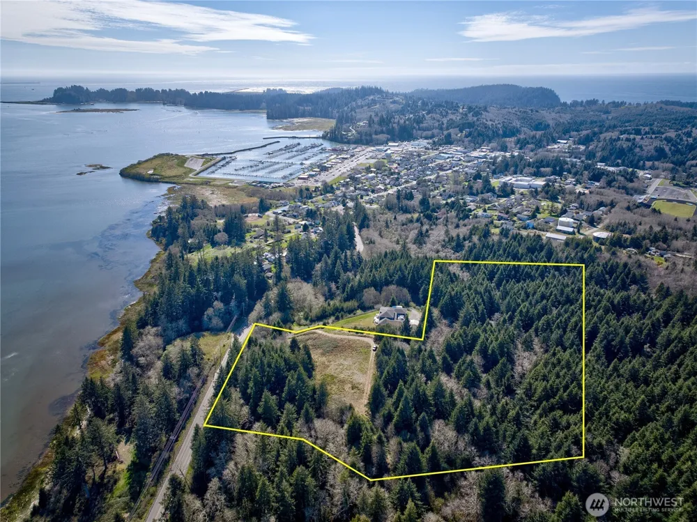 1740 State Route 101 Ilwaco, WA 98624