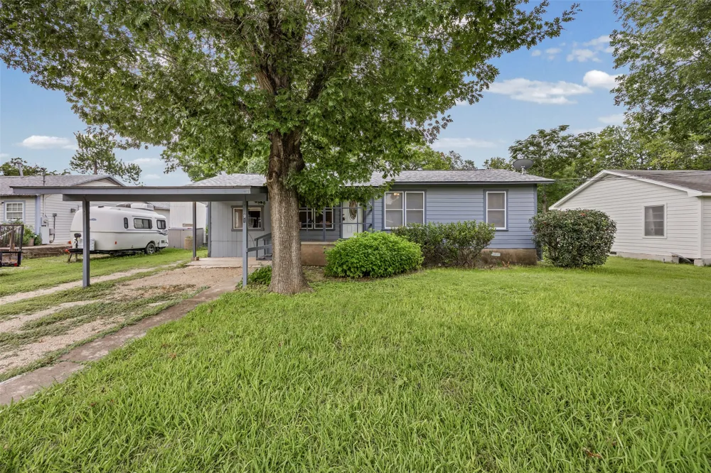 914 Plum Street Lockhart, TX 78644