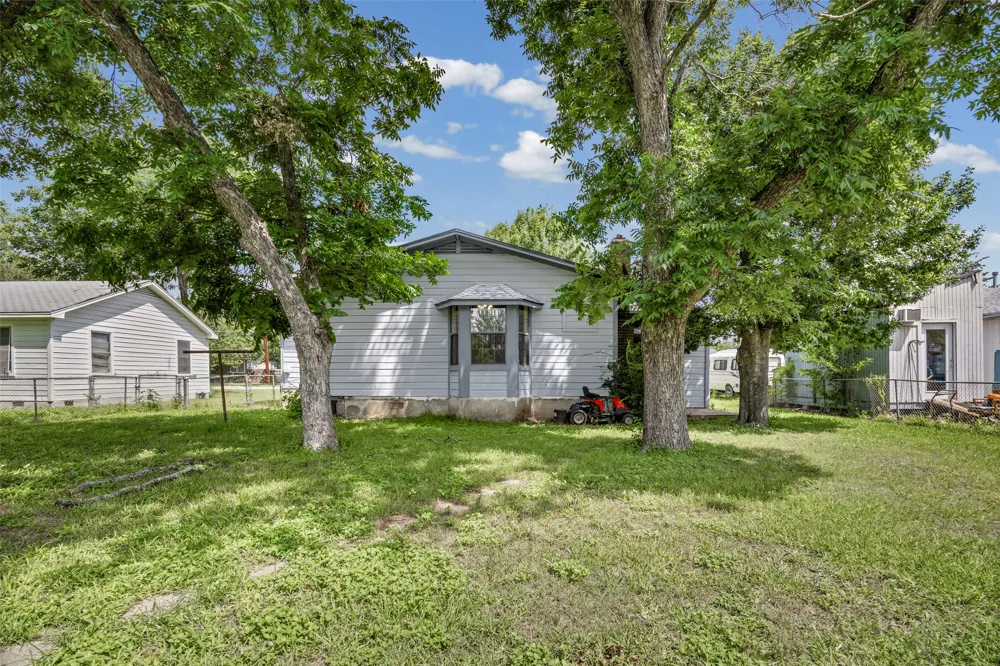 914 Plum Street Lockhart, TX 78644