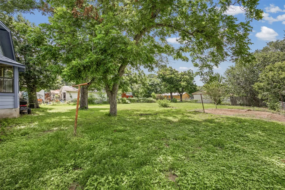 914 Plum Street Lockhart, TX 78644