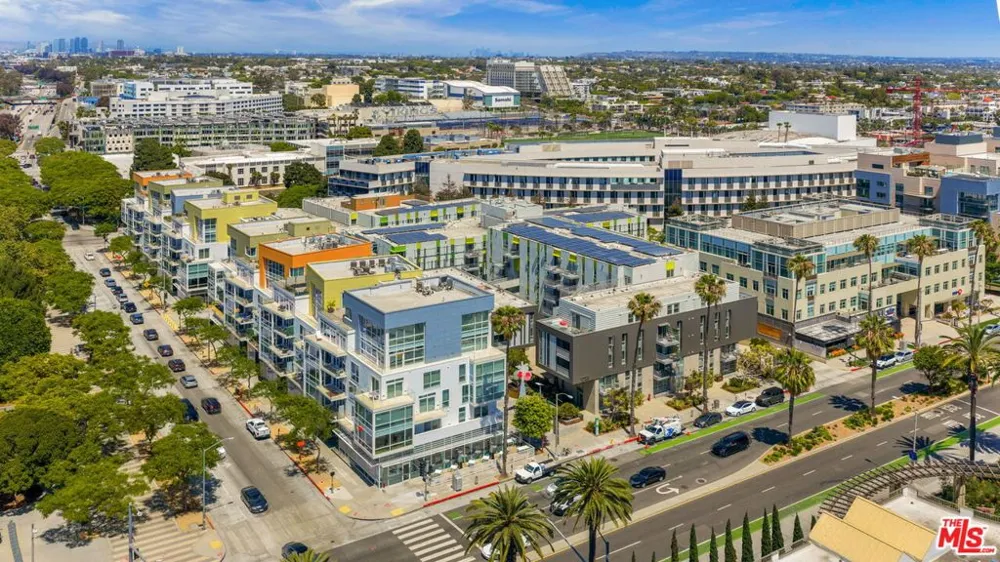 1705 Ocean Avenue #307 Santa Monica, CA 90401