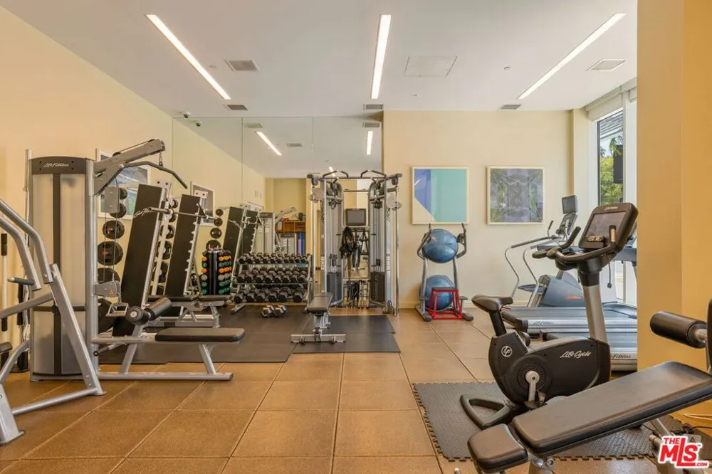 1705 Ocean Avenue #307 Santa Monica, CA 90401