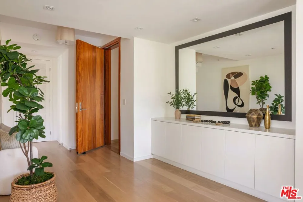 1705 Ocean Avenue #307 Santa Monica, CA 90401