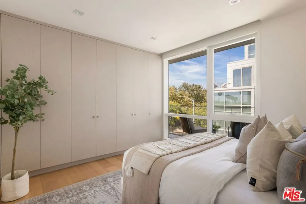 1705 Ocean Avenue #307 Santa Monica, CA 90401