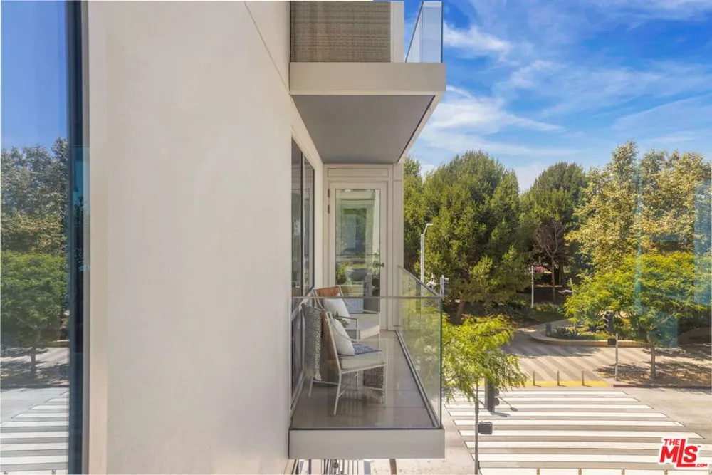1705 Ocean Avenue #307 Santa Monica, CA 90401