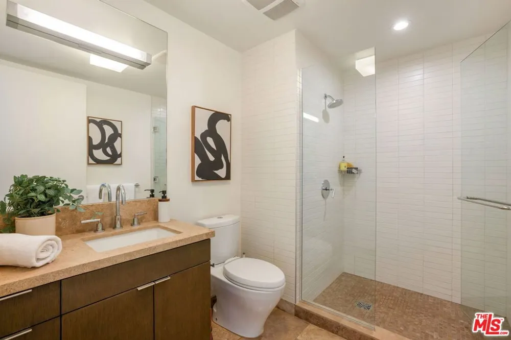 1705 Ocean Avenue #307 Santa Monica, CA 90401