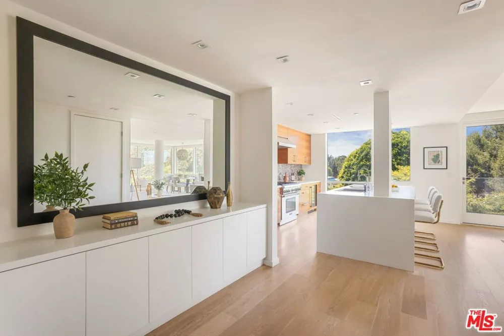 1705 Ocean Avenue #307 Santa Monica, CA 90401