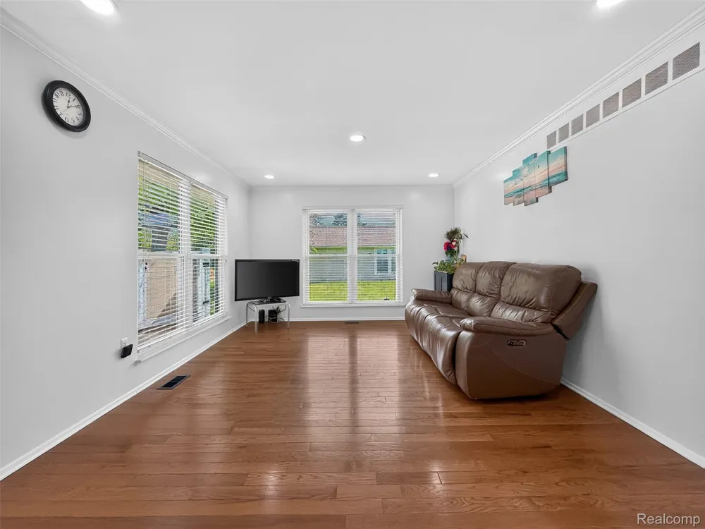 39613 Village Wood Lane Novi City, MI 48375