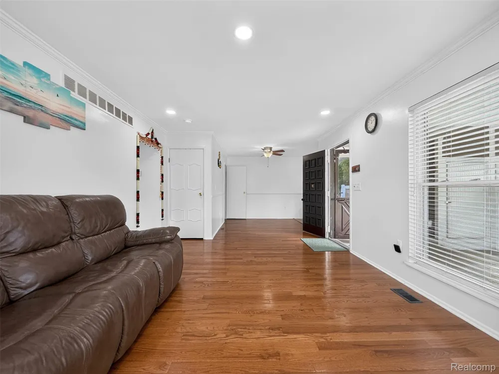 39613 Village Wood Lane Novi City, MI 48375