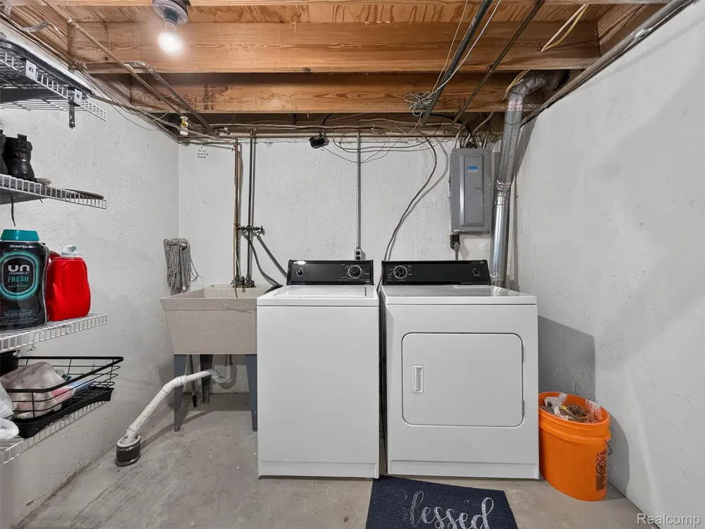 39613 Village Wood Lane Novi City, MI 48375