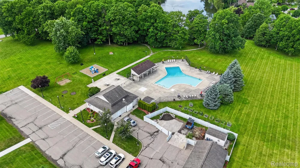 39613 Village Wood Lane Novi City, MI 48375
