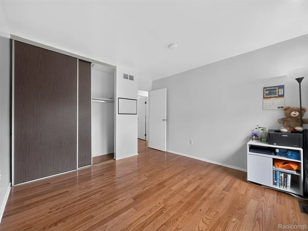 39613 Village Wood Lane Novi City, MI 48375