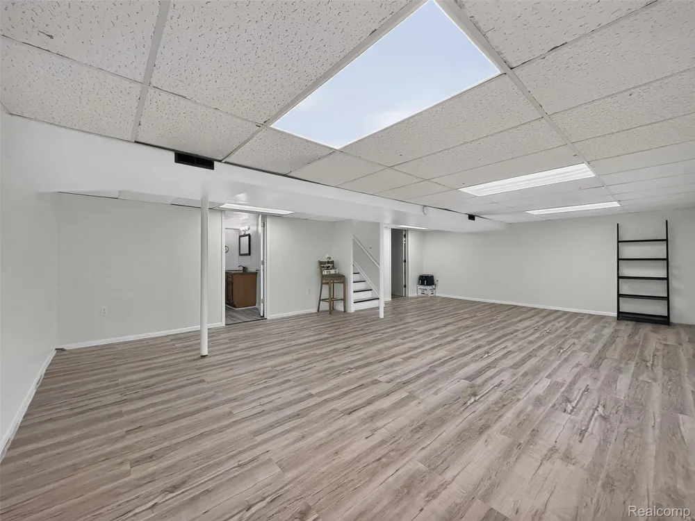 39613 Village Wood Lane Novi City, MI 48375