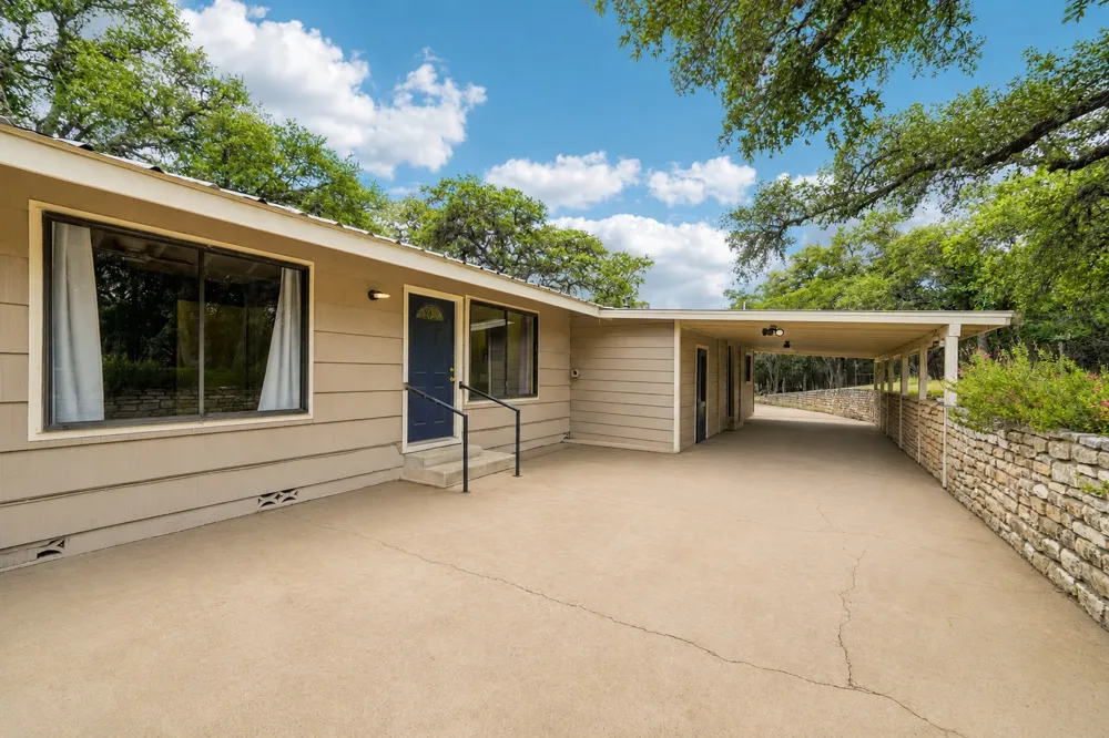 1876 Rocky Road Blanco, TX 78606