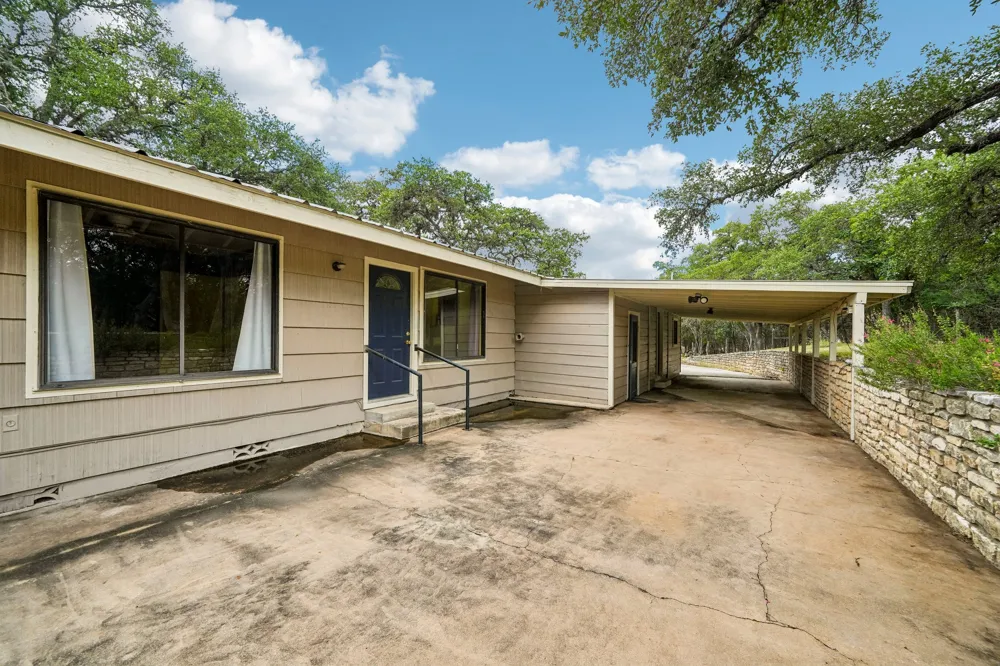 1876 Rocky Road Blanco, TX 78606