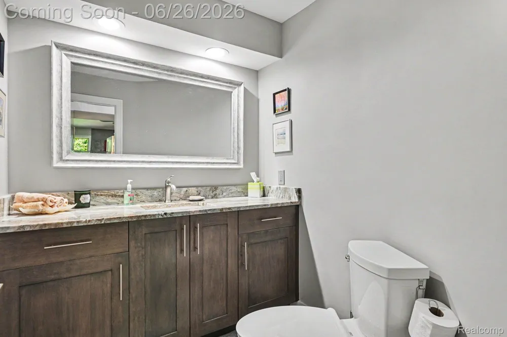 2202 Elm Circle Shelby Charter Township, MI 48316
