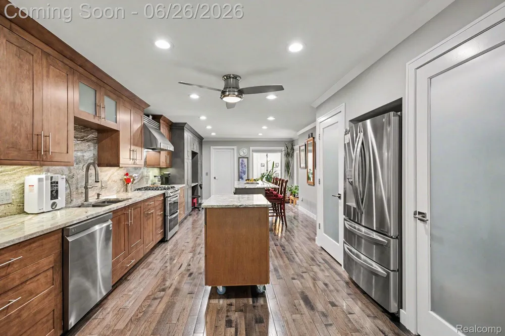 2202 Elm Circle Shelby Charter Township, MI 48316