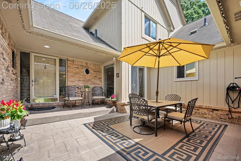 2202 Elm Circle Shelby Charter Township, MI 48316