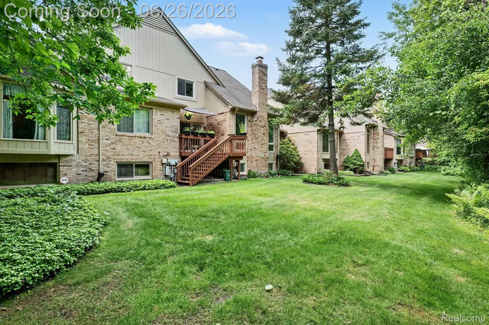 2202 Elm Circle Shelby Charter Township, MI 48316