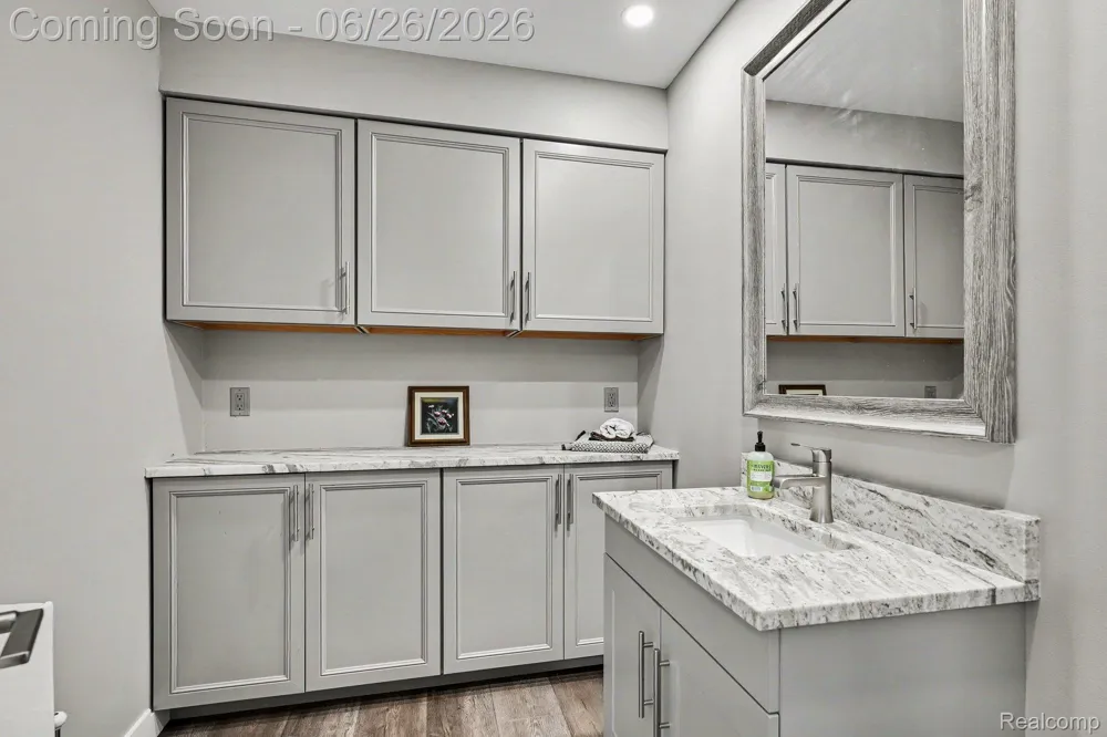 2202 Elm Circle Shelby Charter Township, MI 48316