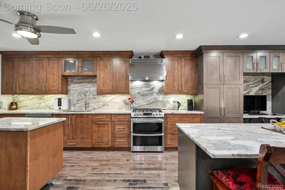 2202 Elm Circle Shelby Charter Township, MI 48316
