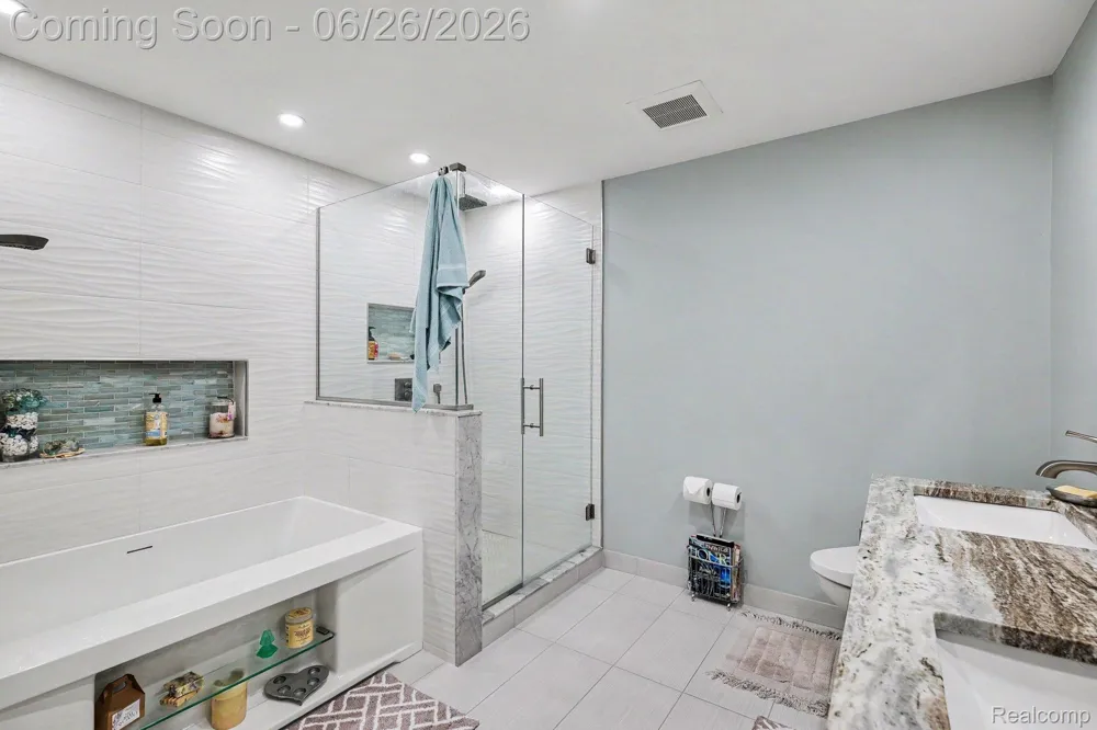 2202 Elm Circle Shelby Charter Township, MI 48316