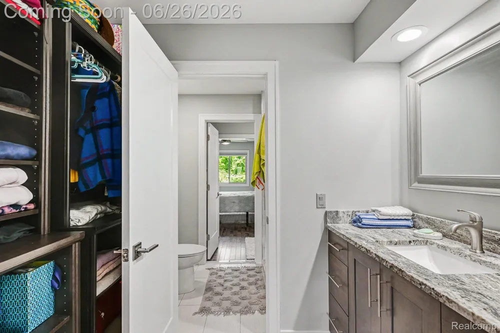 2202 Elm Circle Shelby Charter Township, MI 48316