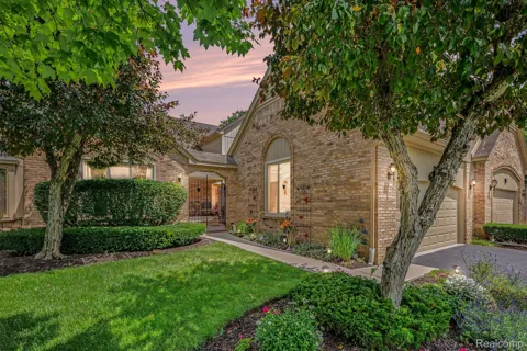 2202 Elm Circle