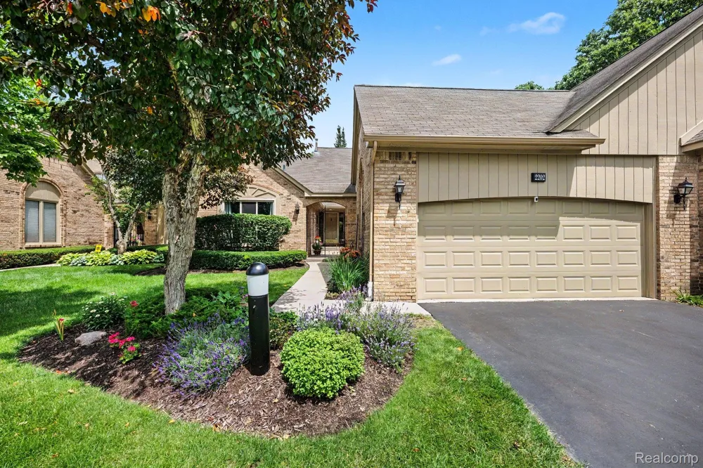 2202 Elm Circle Shelby Charter Township, MI 48316