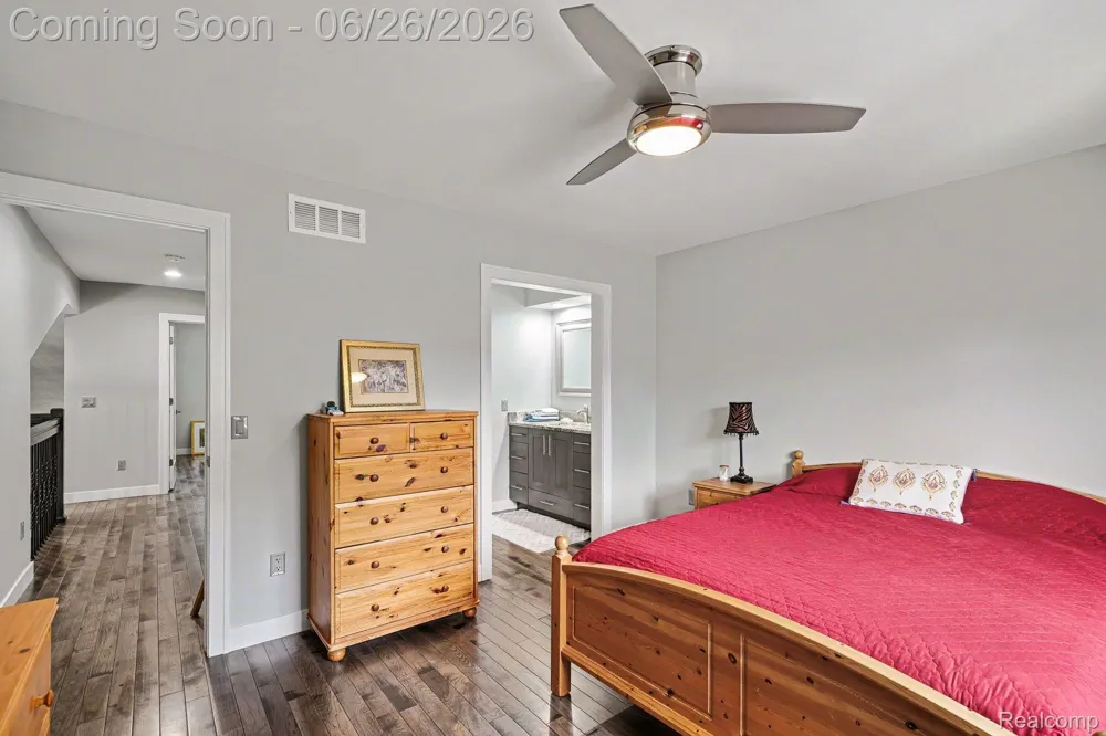 2202 Elm Circle Shelby Charter Township, MI 48316