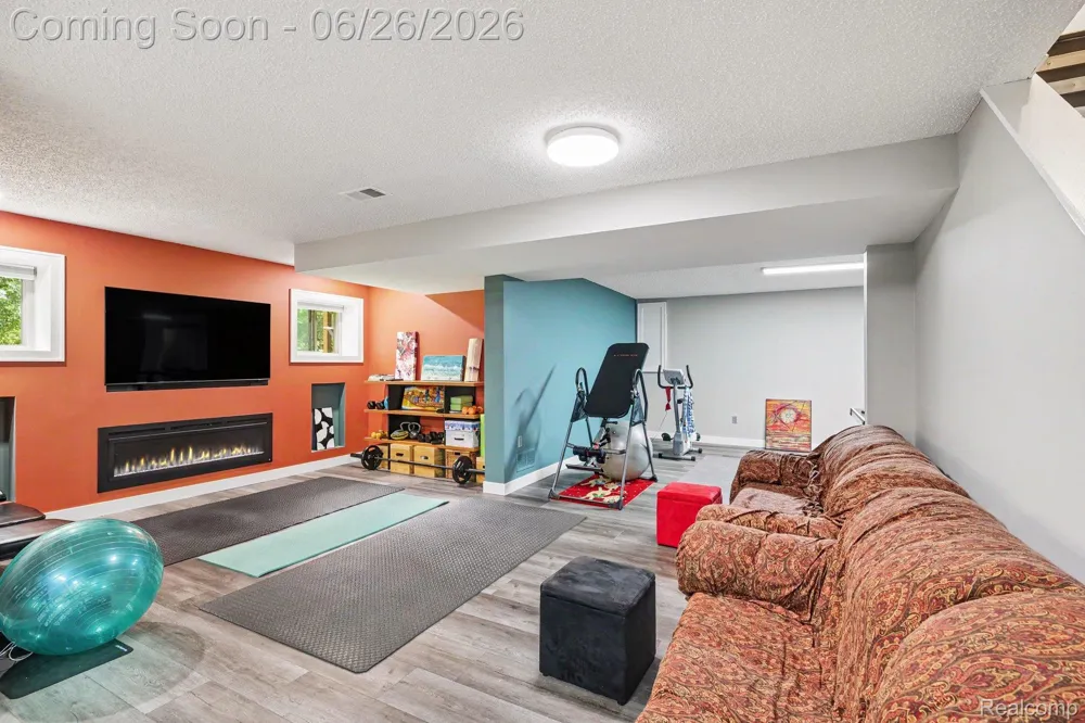 2202 Elm Circle Shelby Charter Township, MI 48316